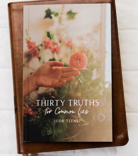 Daily Grace-Thirty Truths for Common Lies For Teens